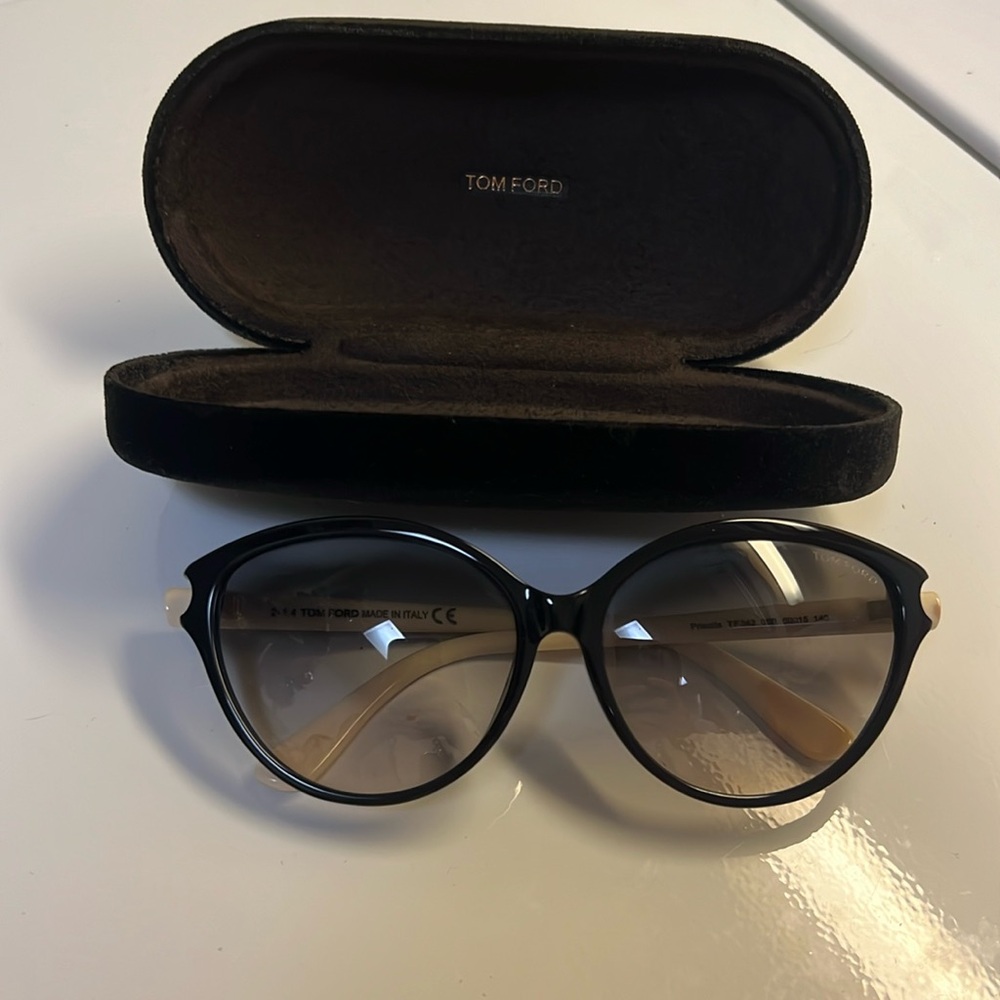 Tom Ford sunglasses.Excellent used condition.No scratches. Black & white frame.